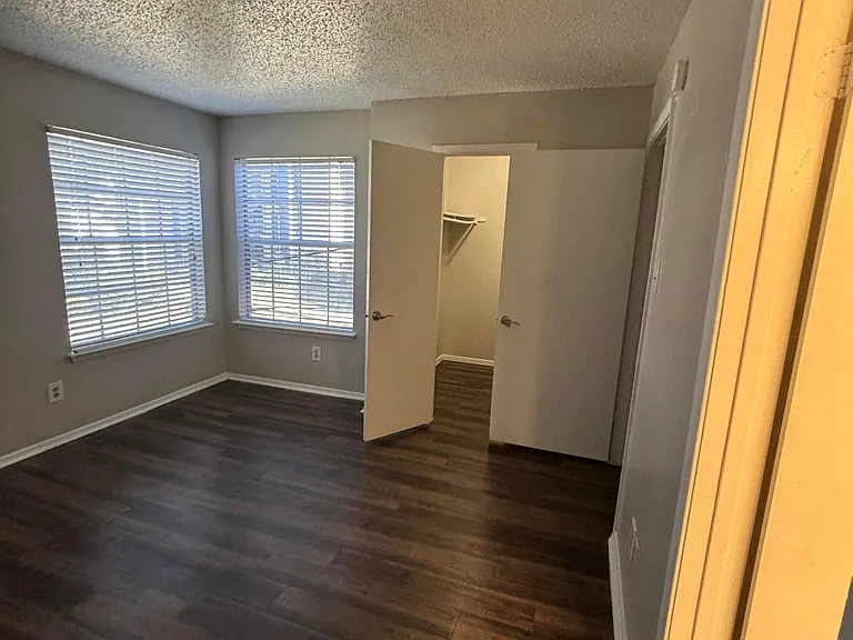 Oak Meadow Apartments — Photo 71