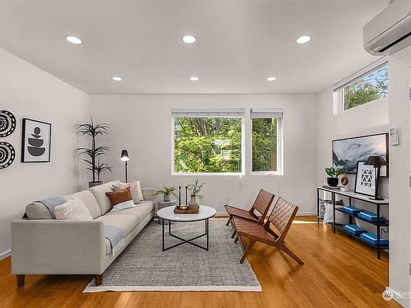 3rd image of 2601 22nd Avenue W #E