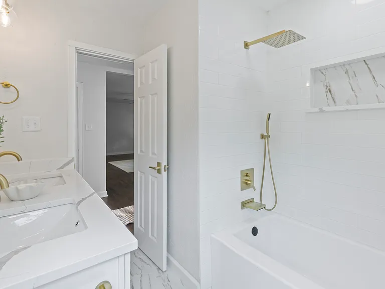 46 Vaughn Dr — Photo 20