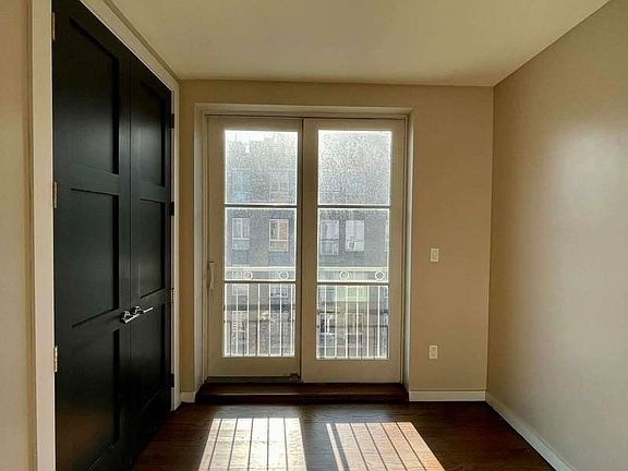 3rd image of 130 Leonard St #4AL