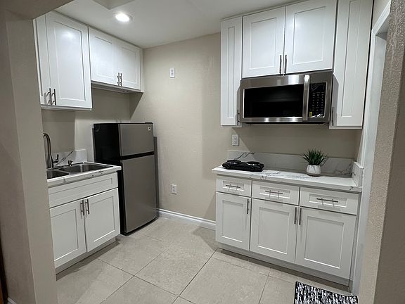 5th image of 200 S Palm Dr