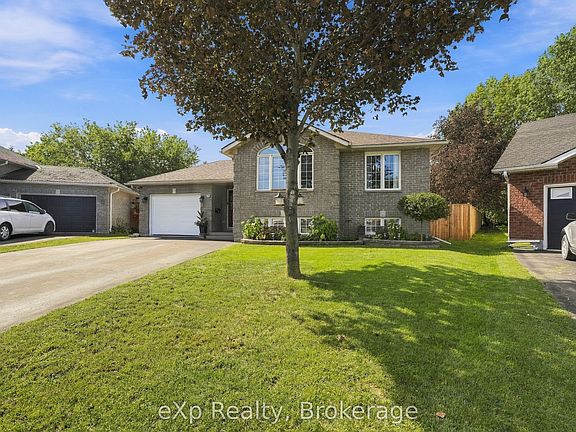 3rd image of 10 Christopher Ct