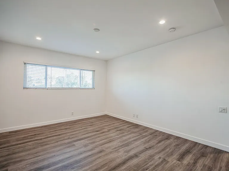 671 S Riverside Drive — Photo 12