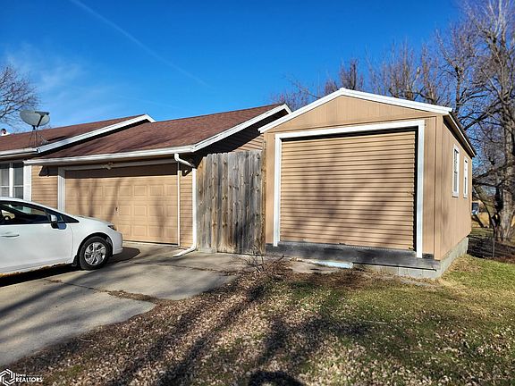 2nd image of 2304 Maple Blvd