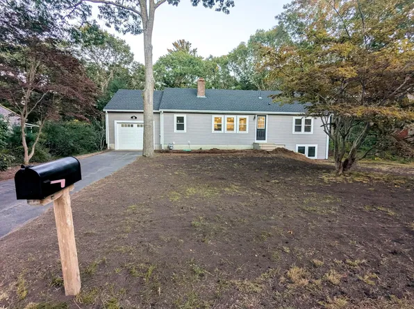 562 Mariner Circle, Cotuit, MA 02635