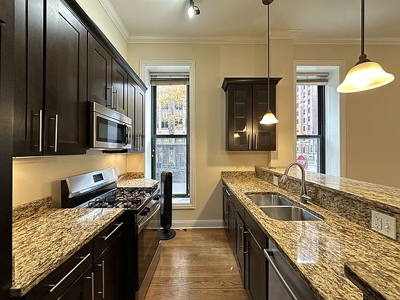 3rd image of 851 N Lasalle St #102