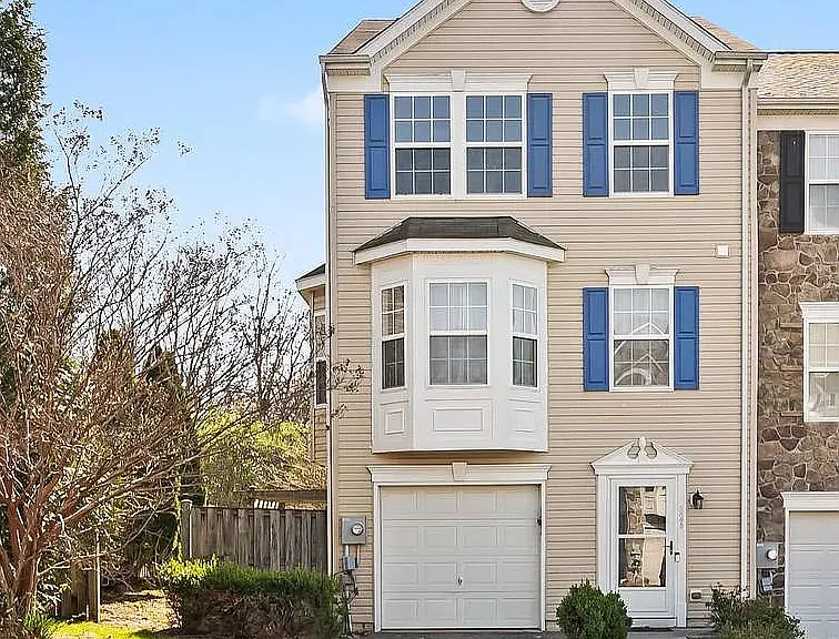 826 Monet Dr — Photo 1