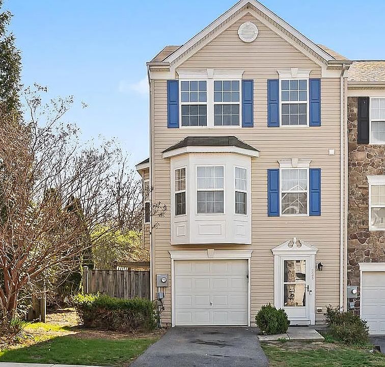 1st image of 826 Monet Dr