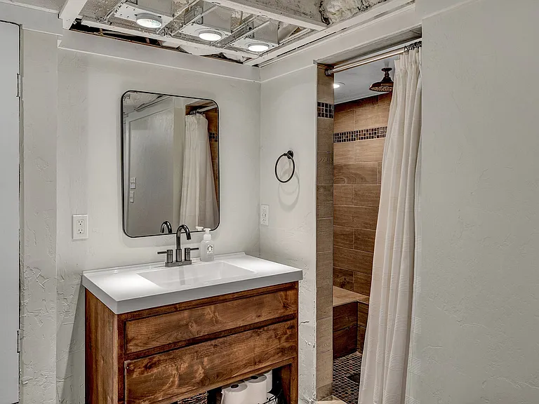 403 W Shaw St #B — Photo 11