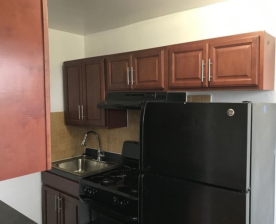 2nd image of 49 E 19th St APT 5