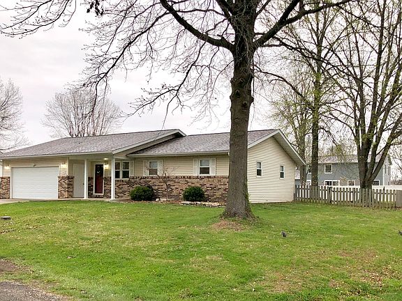 Corner lot, fenced yard