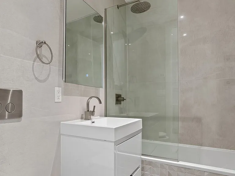 1129 Halsey St #4R — Photo 6