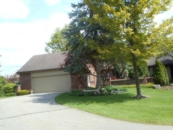 2nd image of 3150 E Gatehouse Dr SE