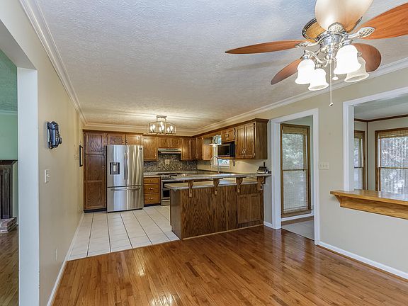 5th image of 43 Wood Heights Dr
