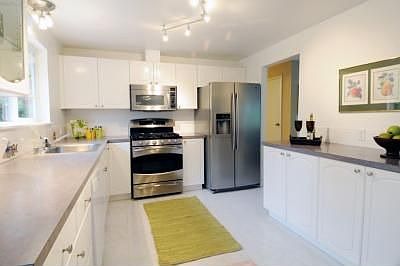 4th image of 10020 38th Ave NE