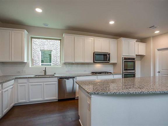 2nd image of 2020 Miramar Dr