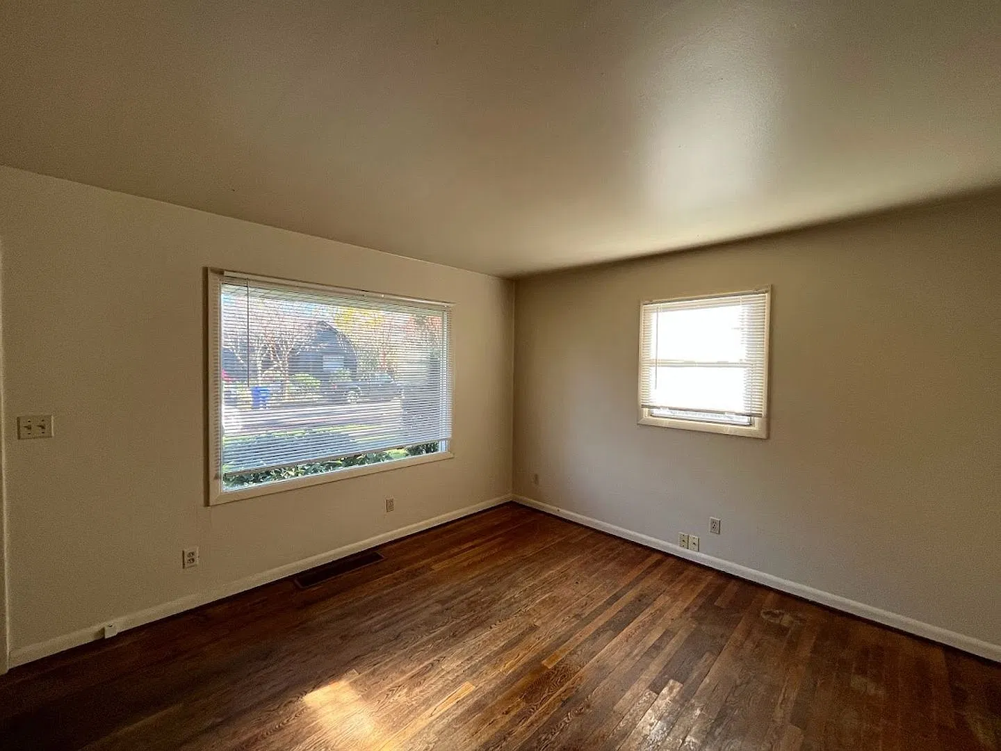 Great SE Powell 3 Bedroom with Large Fully Finished Attic — Photo 3