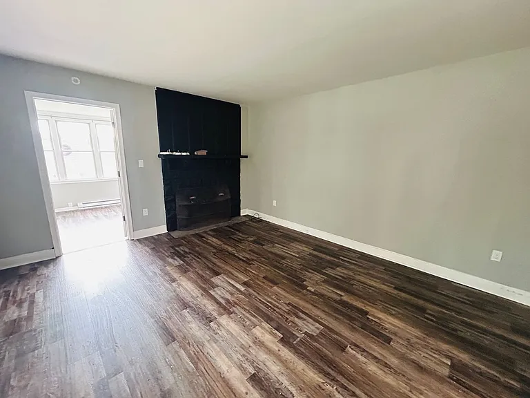 355 E Brown St — Photo 5