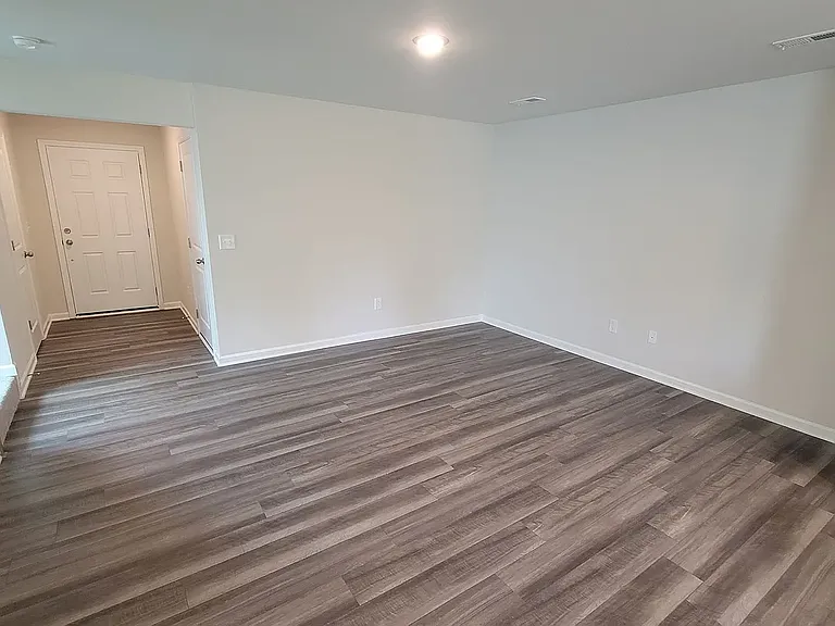 909 Powder Creek Dr — Photo 3