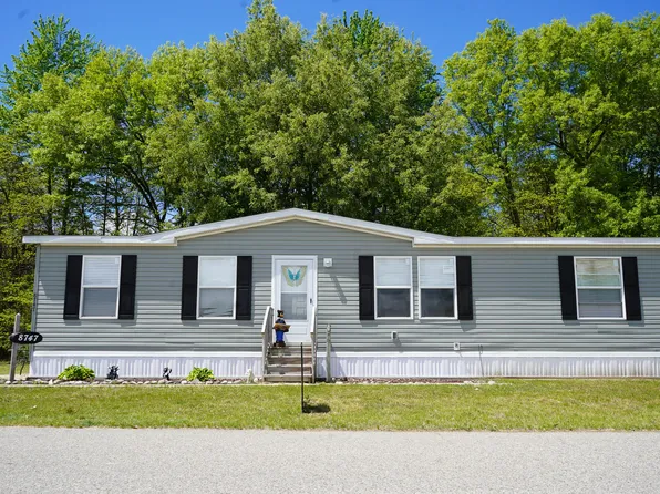 8747 Muirfield Dr, West Olive, MI 49460