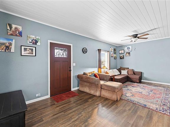 5th image of 623 Walnut St