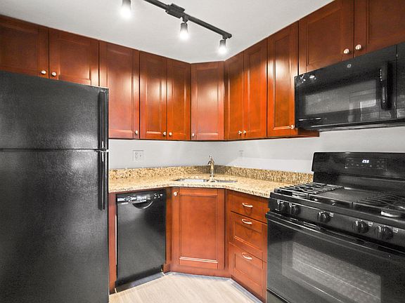2nd image of 28 N Corona St #304