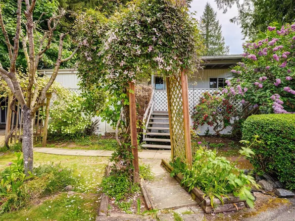 2741 Stautw Rd #2, East Saanich 2, BC V8M 2E9