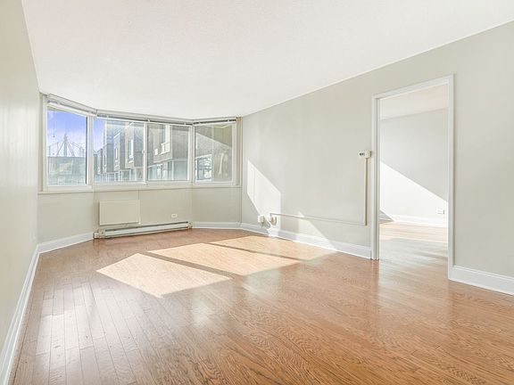 2nd image of 540 Main St APT 1910