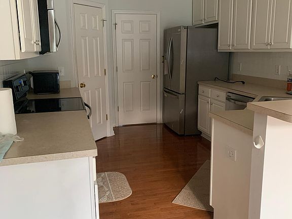 3rd image of 1025 Magnolia Dr