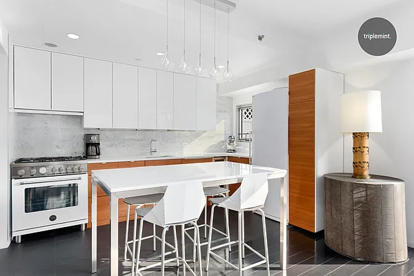 Sold by Triplemint | media 12