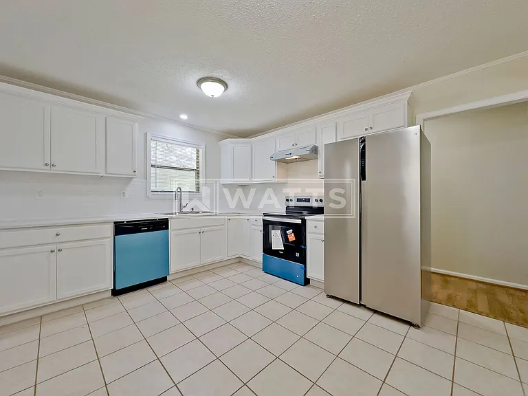 1036 Rose Hill Cir — Photo 6