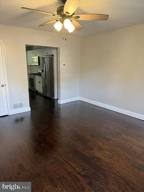 3 bed, 2.0 bath, 1024 sqft, $2,200 — Photo 2