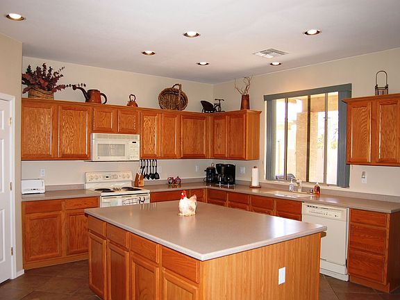 Huge island, Corian counters