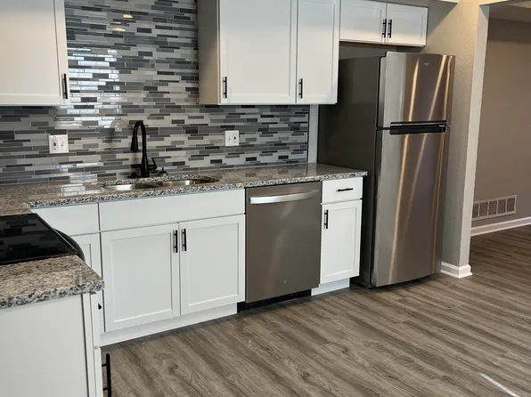 708 NE Ball Dr APT C, Lees Summit, MO 64086