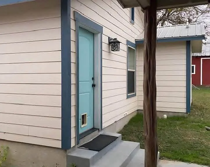 910 Lewis Dr — Photo 2
