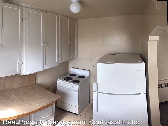 5th image of 420 Walnut St APT 3