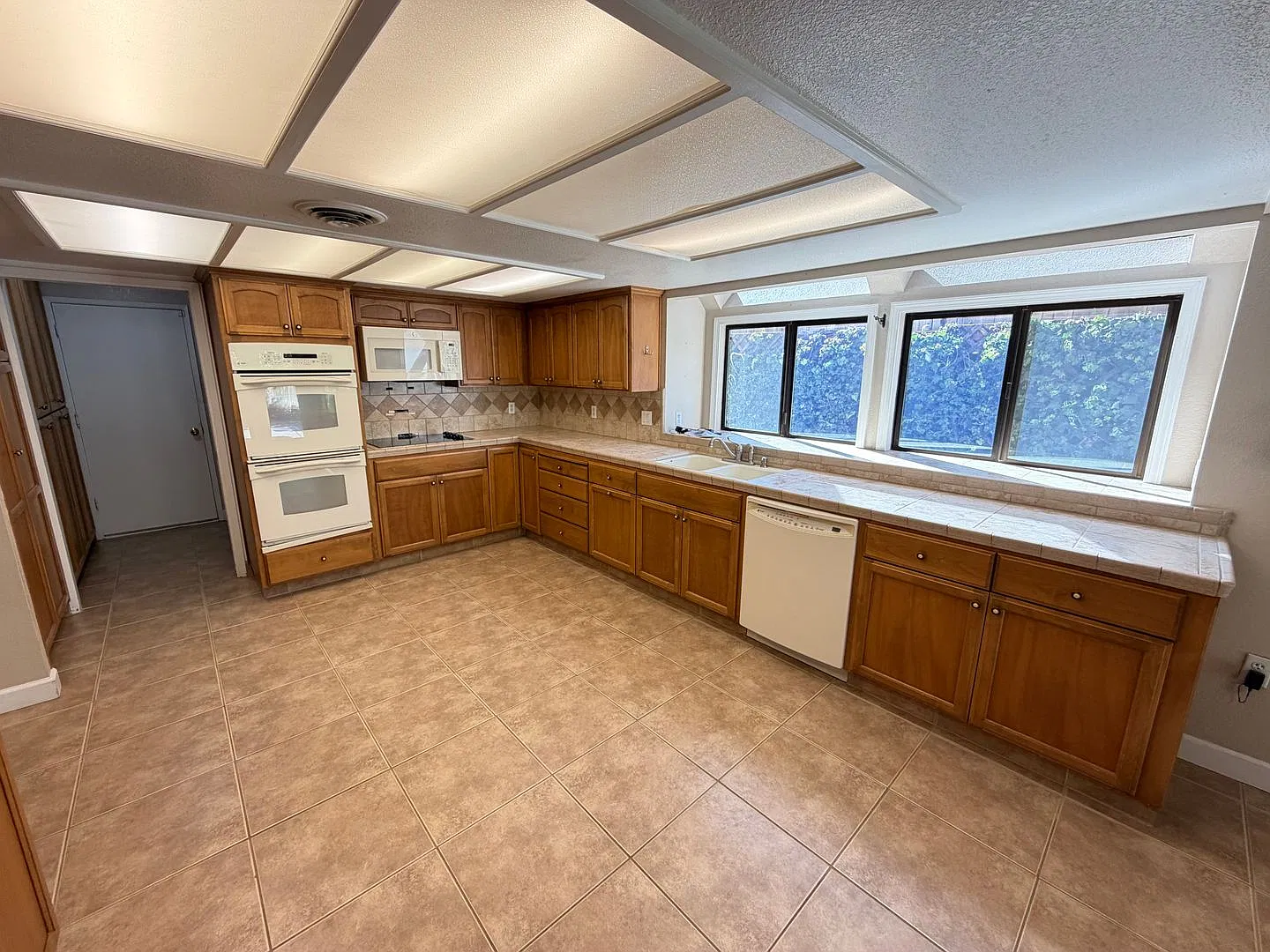 1433 Keagle Way — Photo 4