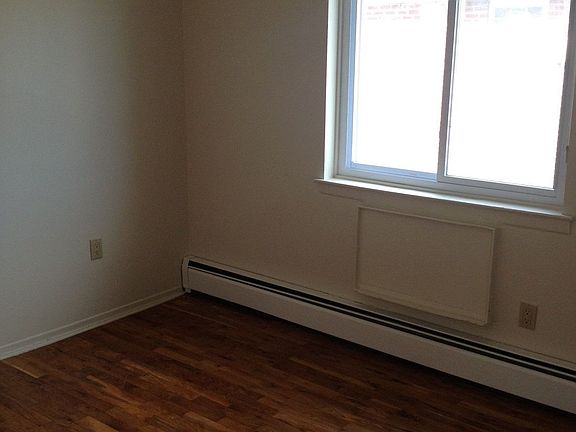 5th image of 3184 Chaffee Ave