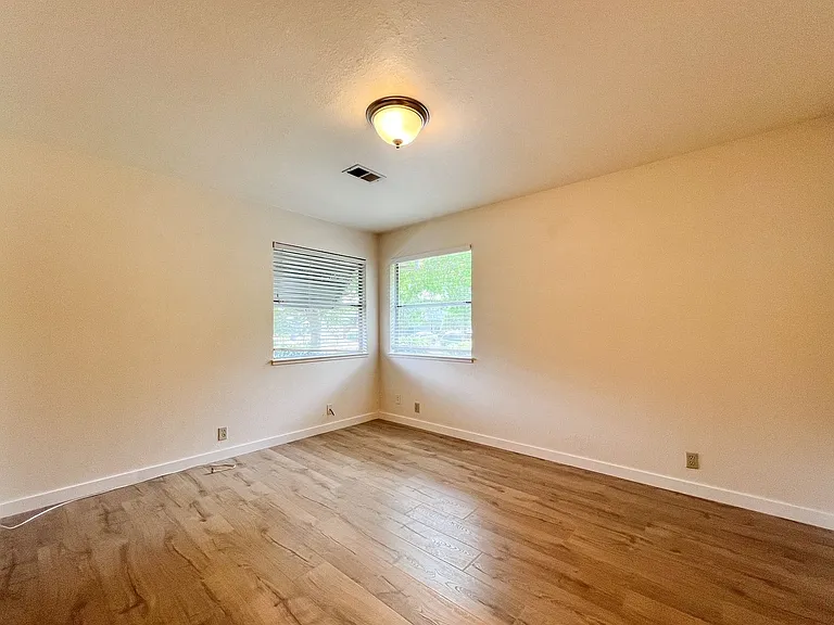 2224-2252 W Clay St — Photo 19