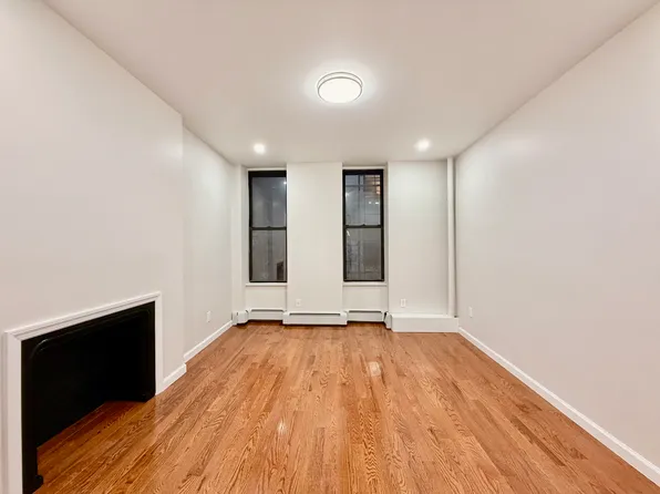 213 East 25th Street image 2 of 7