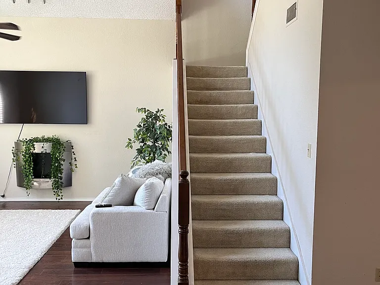 549 Raintree Cir — Photo 3