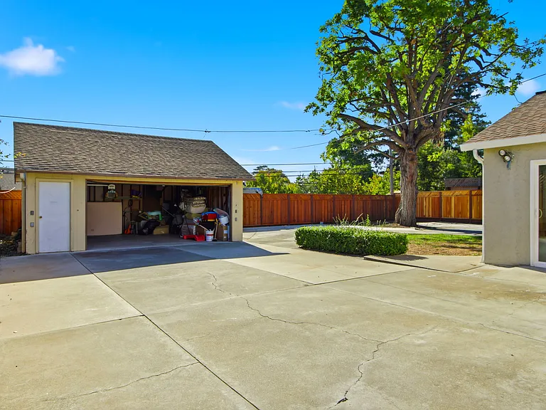 12610 Paseo Flores — Photo 42