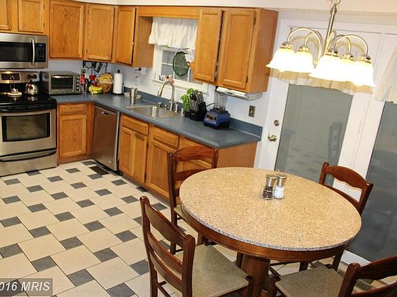 3rd image of 7624 Ayrshire Ct