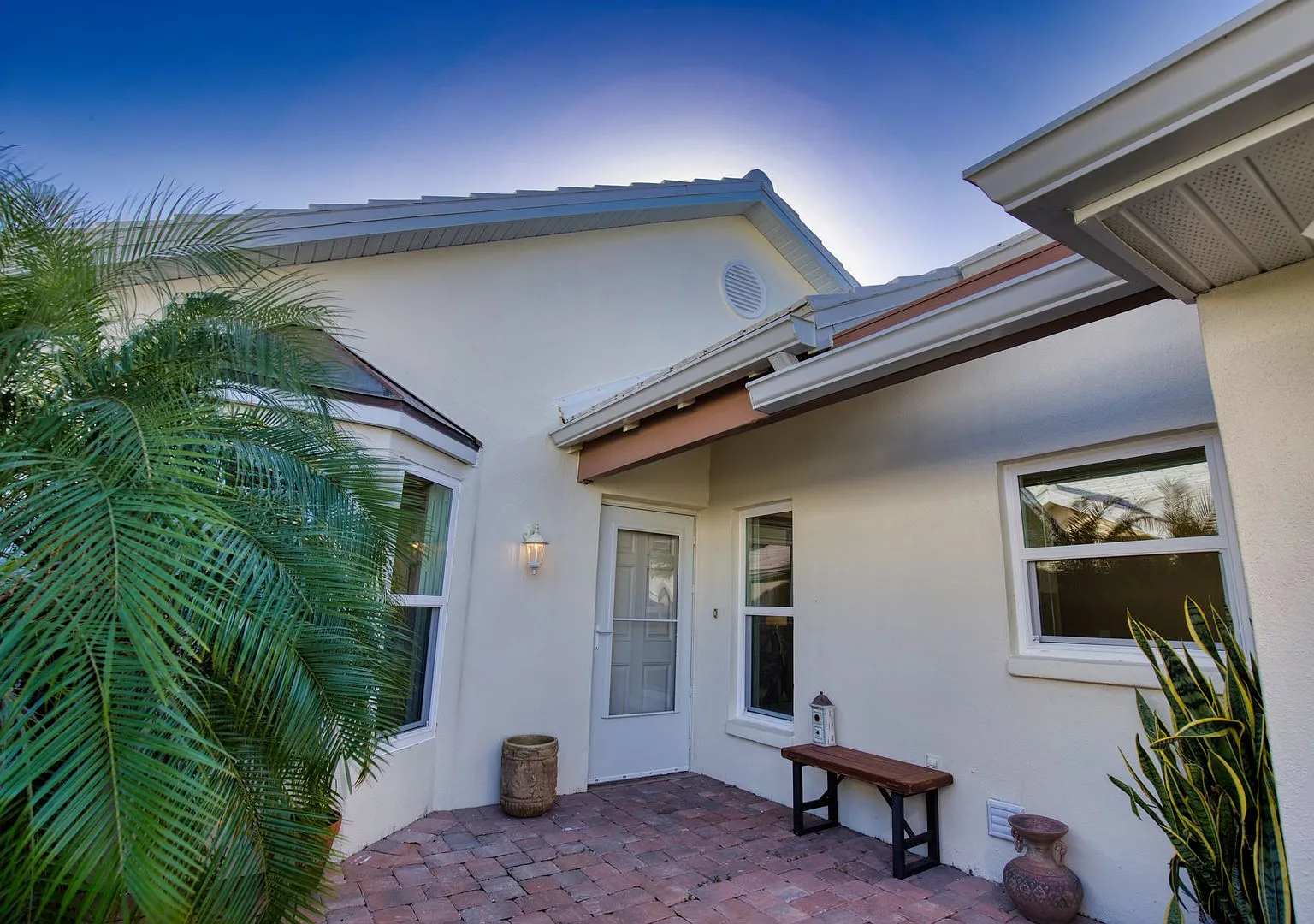 Seasonal Short-Term 2 Bedroom 2 Bathroom Villa located in Plantation! — Photo 2
