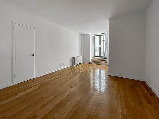 1st image of 4 Park Ave APT 4M