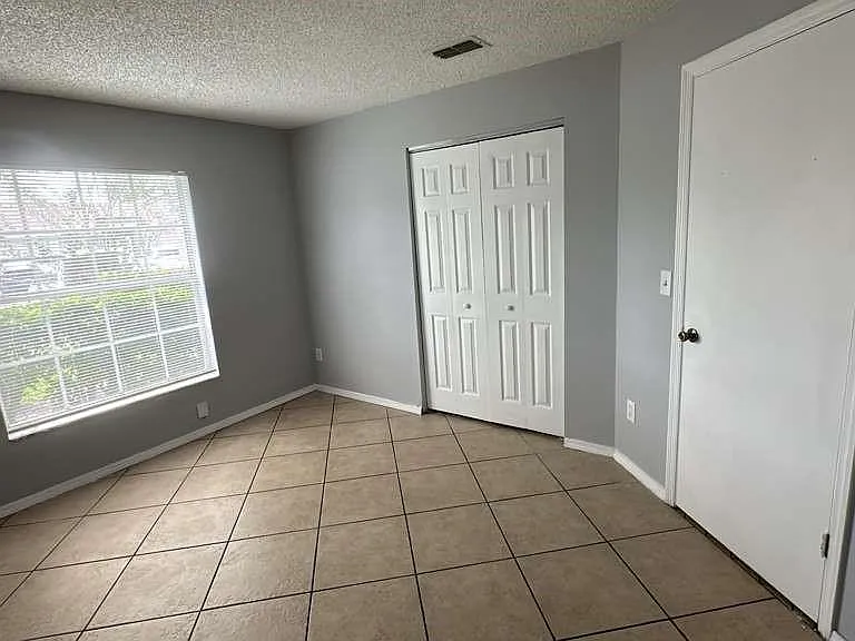 1108 Lucaya Cir — Photo 11