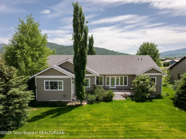 216 Columbine St, Alpine, WY 83128