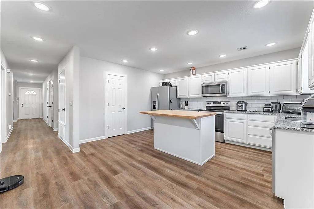 Building Photo - 707 E Kara Ln