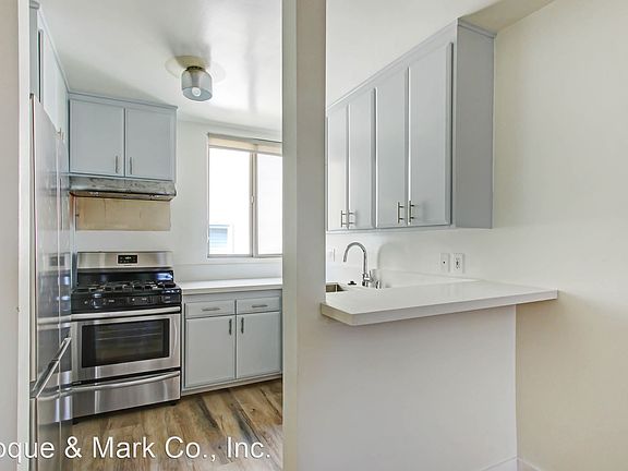 4th image of 1047 11th St APT 8