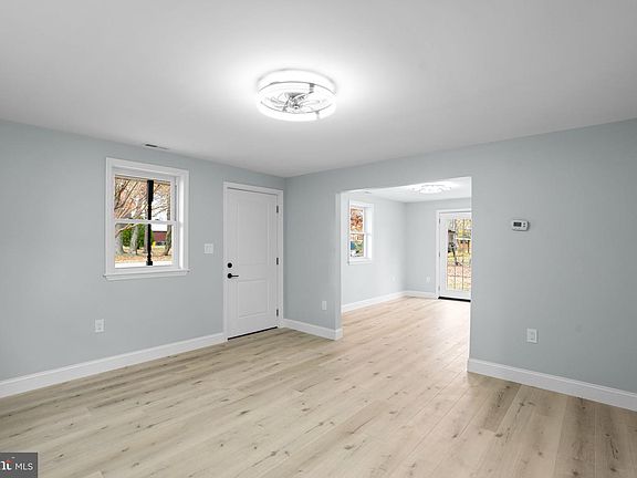 4th image of 2636 Haddaway Rd